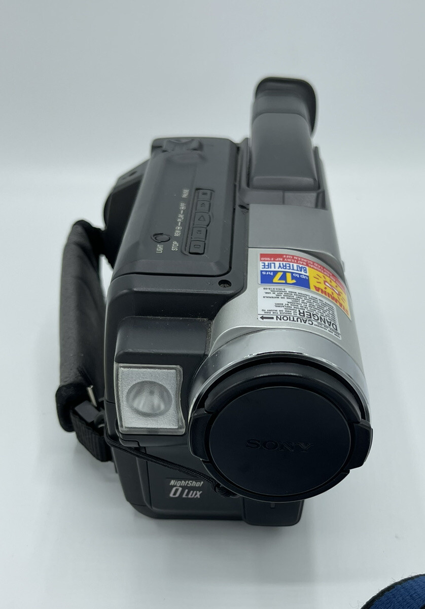 SONY HANDYCAM Hi8 CCDTRV68 NTSC CAMCORDWR 460x ZOOM TESTED NO