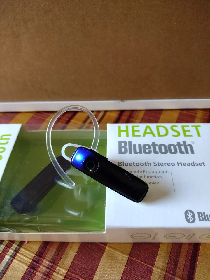 Bluetooth Stereo Headset with Remote Photograph, and Voice Prompt - Image 2 of 4