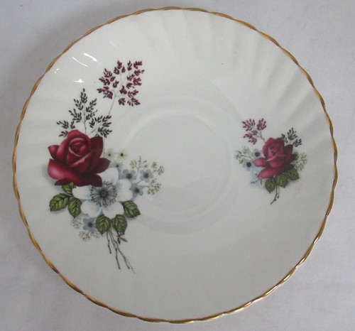 Royal Dover Fine English Bone China Teacup Tea Cup Saucer Red Roses Flowers - Picture 3 of 8