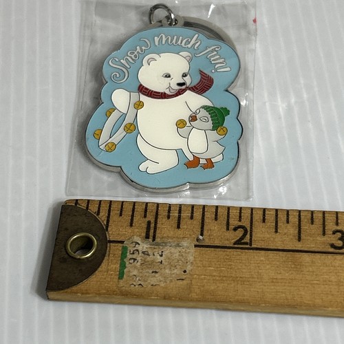 Hallmark Keepsake 2022 SNOW MUCH FUN Schlüsselanhänger Eisbär & Pinguin Kumpels - Bild 4 von 4