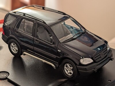 MERCEDES BENZ ML320 SUV BLUE BLACK COLORS SIDE MIRRORS GONE 1:18