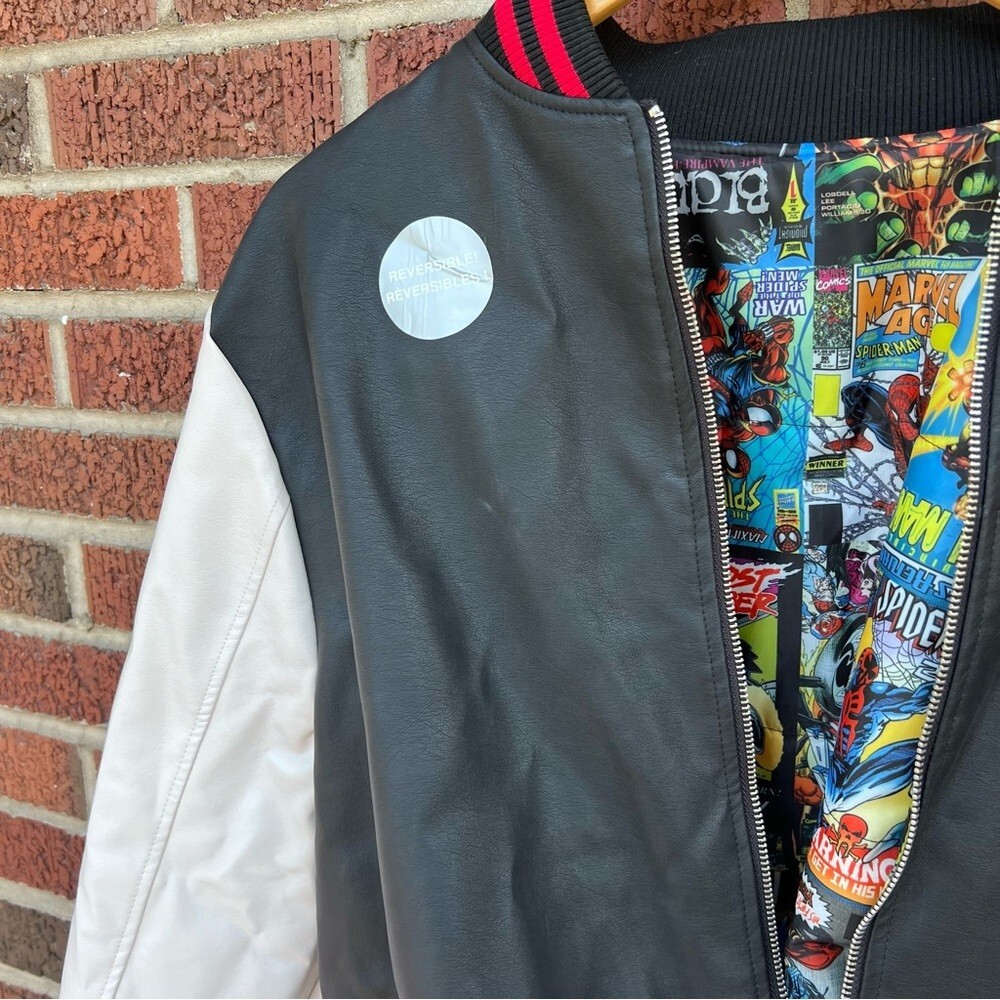 ワーナーブラザーズ　マーベル　リバーシブル　ジャケット　レディース Marvel Comics Leather Comic Book Graphic Reversible Bomber