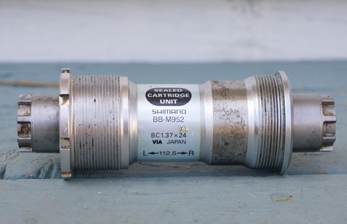 Shimano XTR BB-M952 Octalink V1 Bottom Bracket Mountain Tour Bike 112.5mm Width