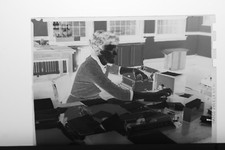 (1) B&W Press Photo Negative Mrs Dietrich Working at Desk Typewriter Radio T4553 thumbnail