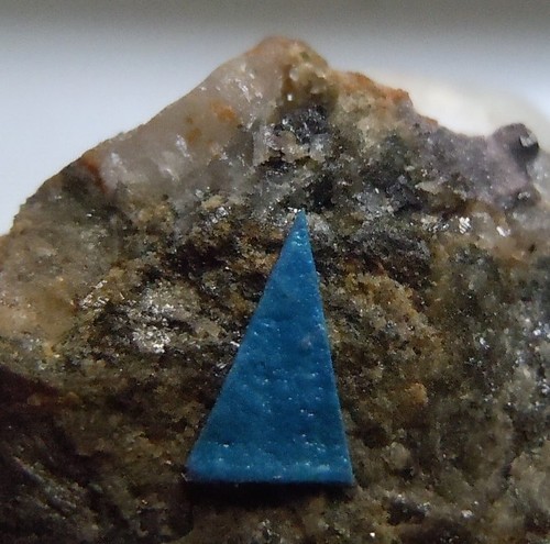 GEOCRONITE (GEO1) RARE mineral from Borgofranco, Italy (in clear acrylic box) - Picture 4 of 4