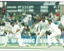 Nasser Hussain - ENGLAND - Signed 10 x 8 Glossy Photograph