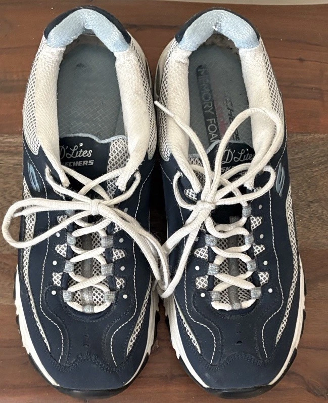 SKECHERS  D'lite Women's Size 9 Leather Casual Comfort Shoes BLUE/SILVER - Image 3 of 4