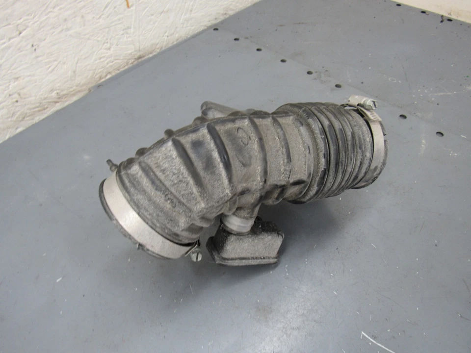 Tubo de manguera de conducto de admisión de aire conductor izquierdo Nissan 370Z 2009-2020 OEM Foto 3 de 4