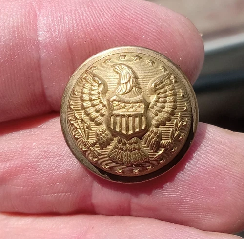 civil war /  Eagle staff coat button ( excellent example )
