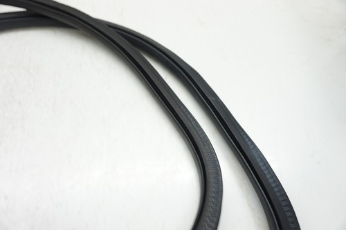 2017-2020 Lincoln Continental OEM Left Rear Door Weather Strip Seal - Picture 6 of 8