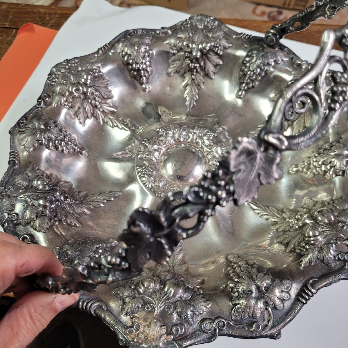 【英国】透かしのフルーツ皿 【シルバープレート】ハンドル付き　Art Deco 英国】透かしのフルーツ皿 【シルバープレート】ハンドル付き