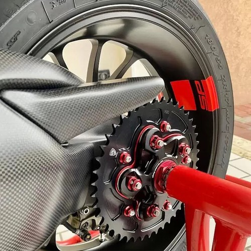 Ducati Panigale V4S 2018-2024 CNC Racing Roter Kronenflansch - Bild 5 von 5