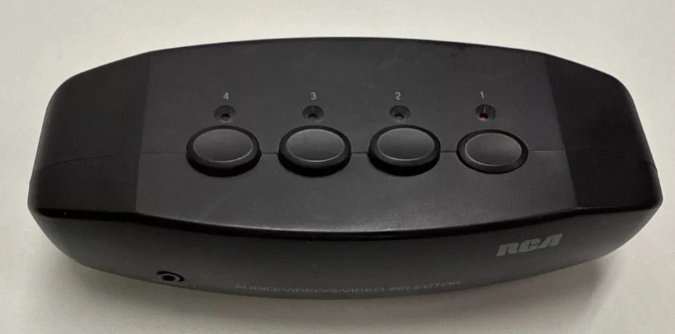 RCA 4 Way AV Video Selector Switcher w/ S-Video DVD Gaming TV VH911. - Image 2 of 4