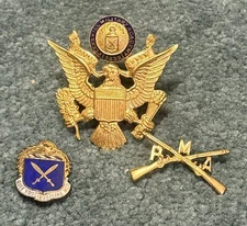 Vintage WWII Era Peekskill Military Academy Hat Badge Eagle & DI Pin Lot