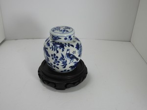 small blue and white 19th century Kangxi style pot or vase
