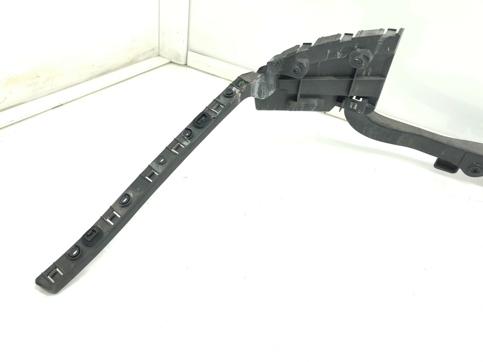 2014-2017 MASERATI GHIBLI S REAR BUMPER UPPER CENTER MOUNT BRACKET OEM.