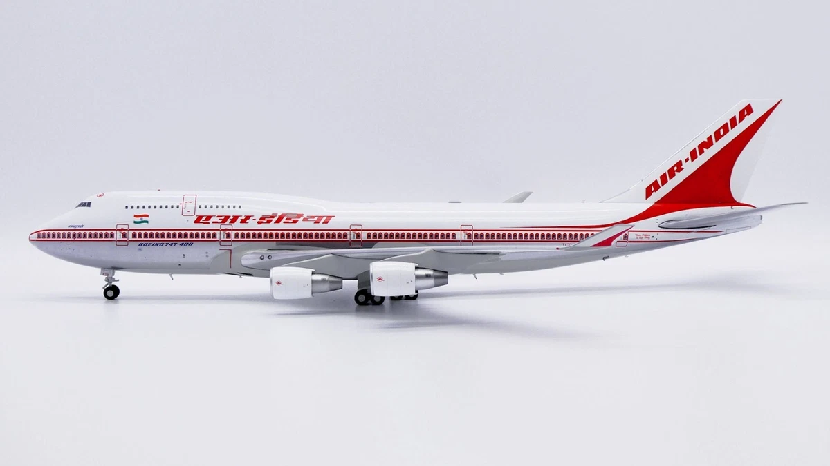 JC Wings Boeing 747 Diecast Aircraft & Spacecraft 1:200 Scale for