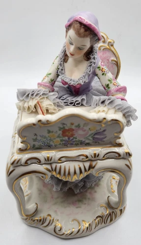 BEAUTIFUL VINTAGE DRESDEN PORCELAIN FIGURINE "THE LOVE LETTER"