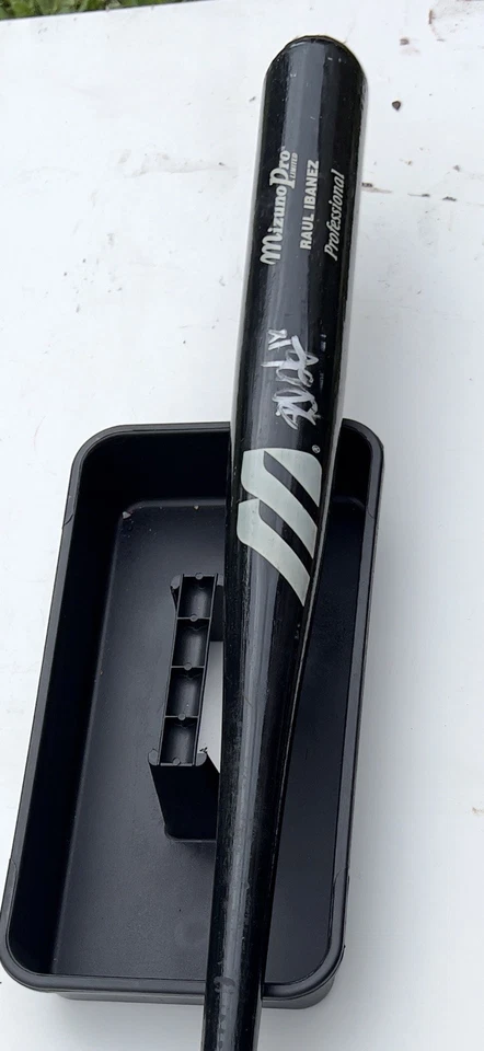 Taco de beisebol autógrafo Raul Ibanez - Imagem 3 de 4