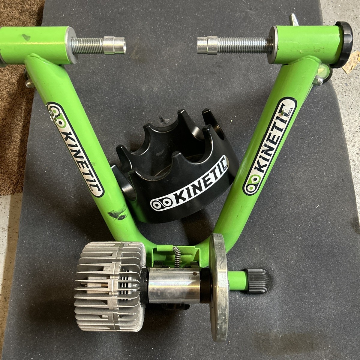 Front Wheel Kurt Kinetic Support Kurt Kinetic Road Machine Fluid