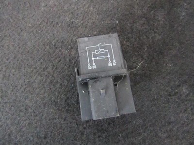 V23134B52X379 Relais, Arbeitsstrom V23134-B52-X379  C210 Mazda 62 DE276470-83