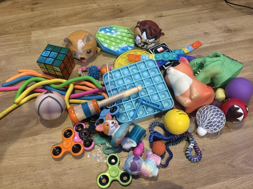 Paquete de juguetes inquietos de 35+ piezas viene con bolsa Foto 2 de 4