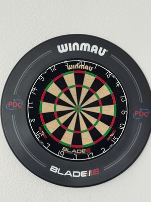Winmau Blade 6 Dartscheibe inkl. Winmau PDC Surround