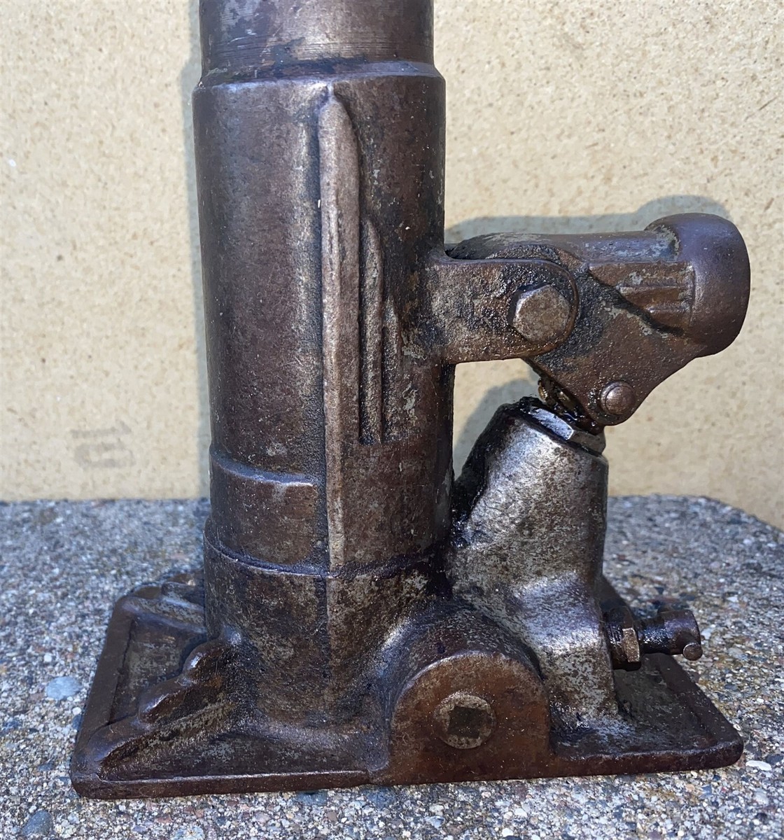 1920's-30's era Art Deco styled Cast iron body hydraulic Car Jack