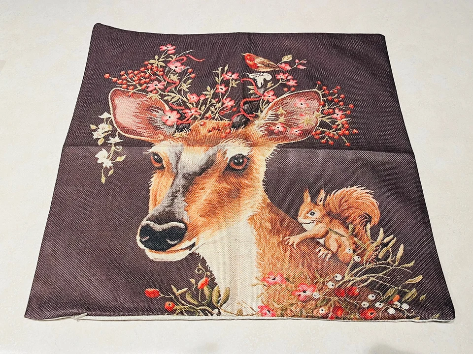 FUNDA ALMOHADA CIERVO CON FLORES DECORATIVA INTERIOR/EXTERIOR 18 X 18 NUEVA Foto 2 de 4