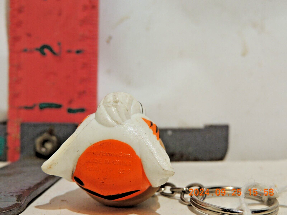 Exxon Tiger Keychain 1997 Advertising Gas Oil Companies Vintage