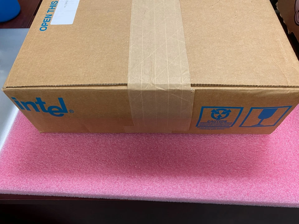 Vintage & New INTEL ITANIUM 2, 1.0GB/400/1.5MB YA80543KC00115M SL754 PGA 611 - Image 3 of 4