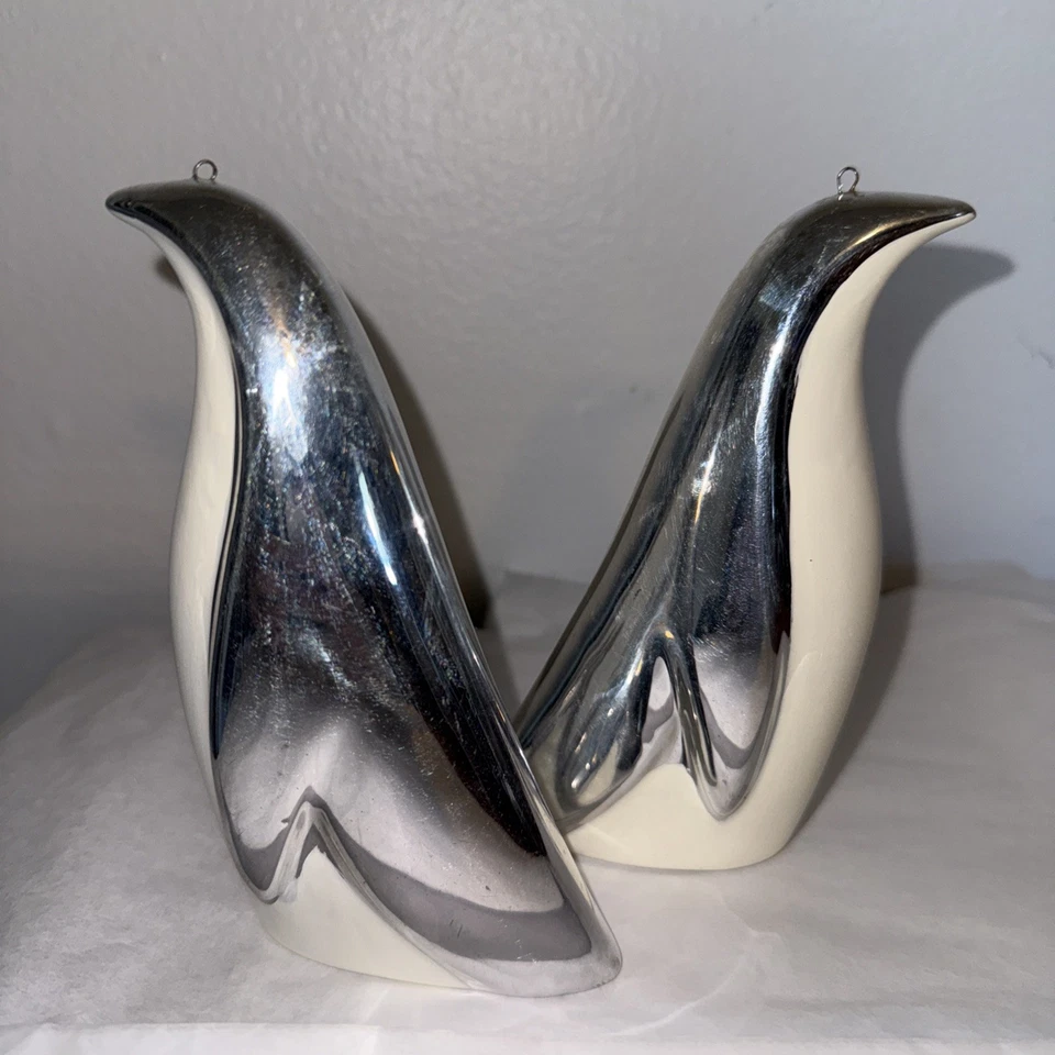 Juego de 2 adornos de pingüino blanco y plata de 6" x 3,5" Foto 2 de 3