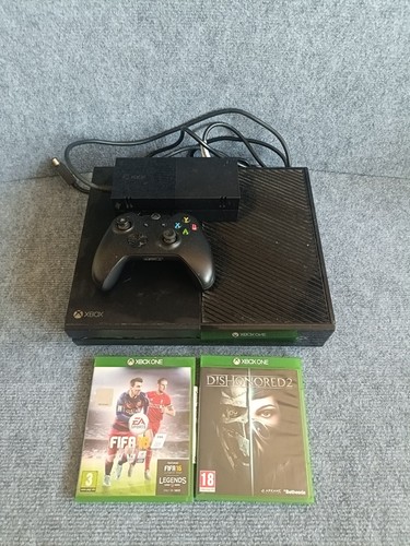 Xbox One schwarz mit allem Zubehör auf den Bildern 500GB Festplatte Controller