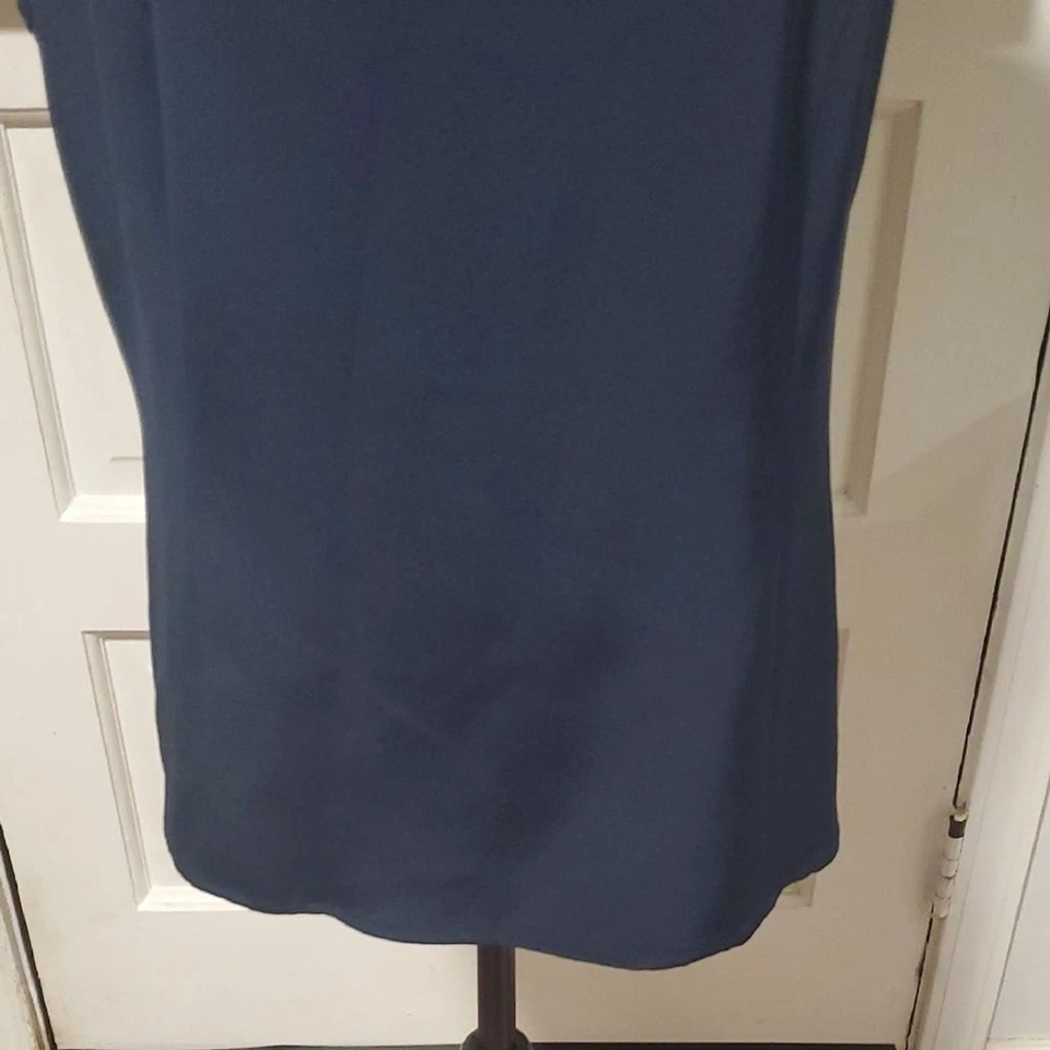 Camiseta sin mangas Nina Mclemore clásica negra de seda Foto 4 de 4