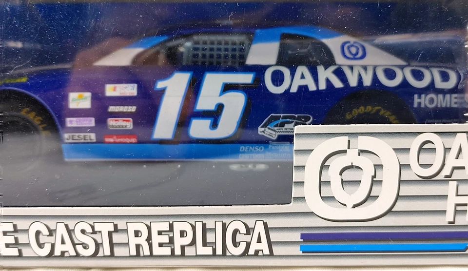 Oakwood Homes Racing 1/24 Die Cast Replica 1999 Nascar Champions Car - Image 2 of 4
