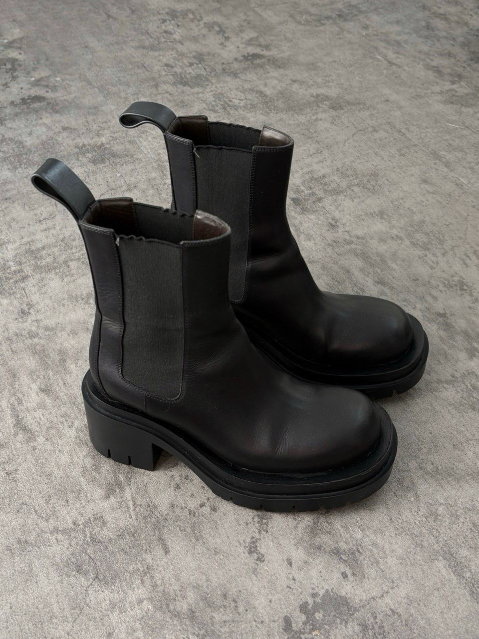 Bottega Veneta Black Leather Lug Boots Chelsea Women’s Size 37.5 EU