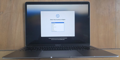 Apple MacBook Air (M1 Chip) 13.3'' - (8CPU/8GPU, 8GB, 512 GB) - Space Gray