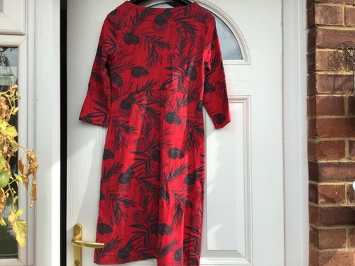 🙂 Weird Fish Starshine bedrucktes Kleid aus Bio-Baumwolle (purpurrot) UK 8 sehr guter Zustand - Bild 3 von 5