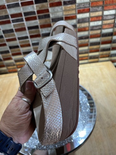 GORGEOUS FITFLOP SKINNY CRISS CROSS SOFT GOLD MOCK SNAKE SLIDE SANDALS SZ 7 - Picture 10 of 16