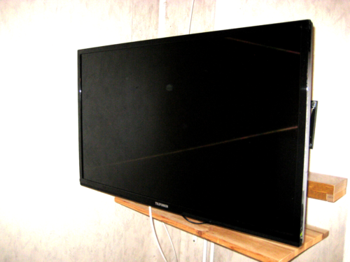 LED-TV-Telefunken Smart TV 81cm-32" D32F470R4CW 16:9 LED-TV - Bild 1 von 13