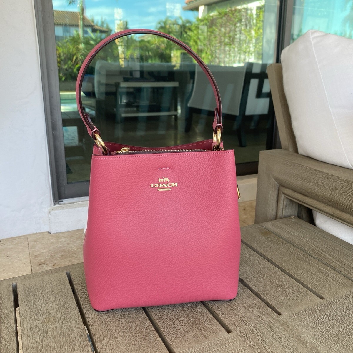 アメリカから購入 COACH leather bag Coach 1011 Small Town Bucket Leather Bag Strawberry Haze