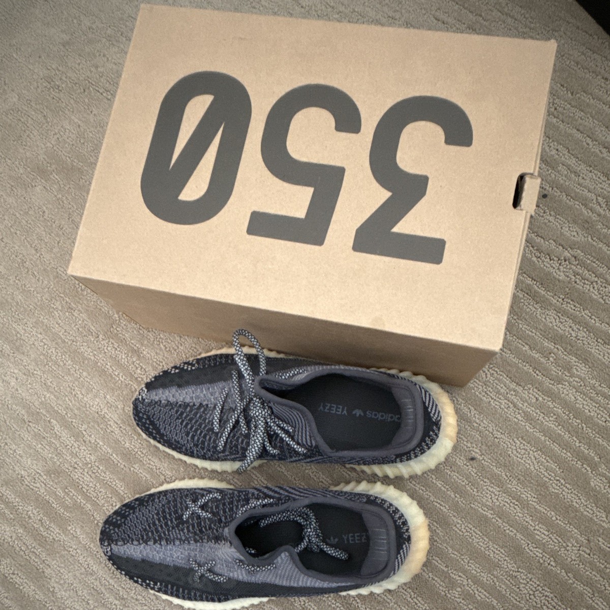 adidas Yeezy Boost 350 V2 Men’s Low Top Lace-Up Colorblock Sneaker Black View 4