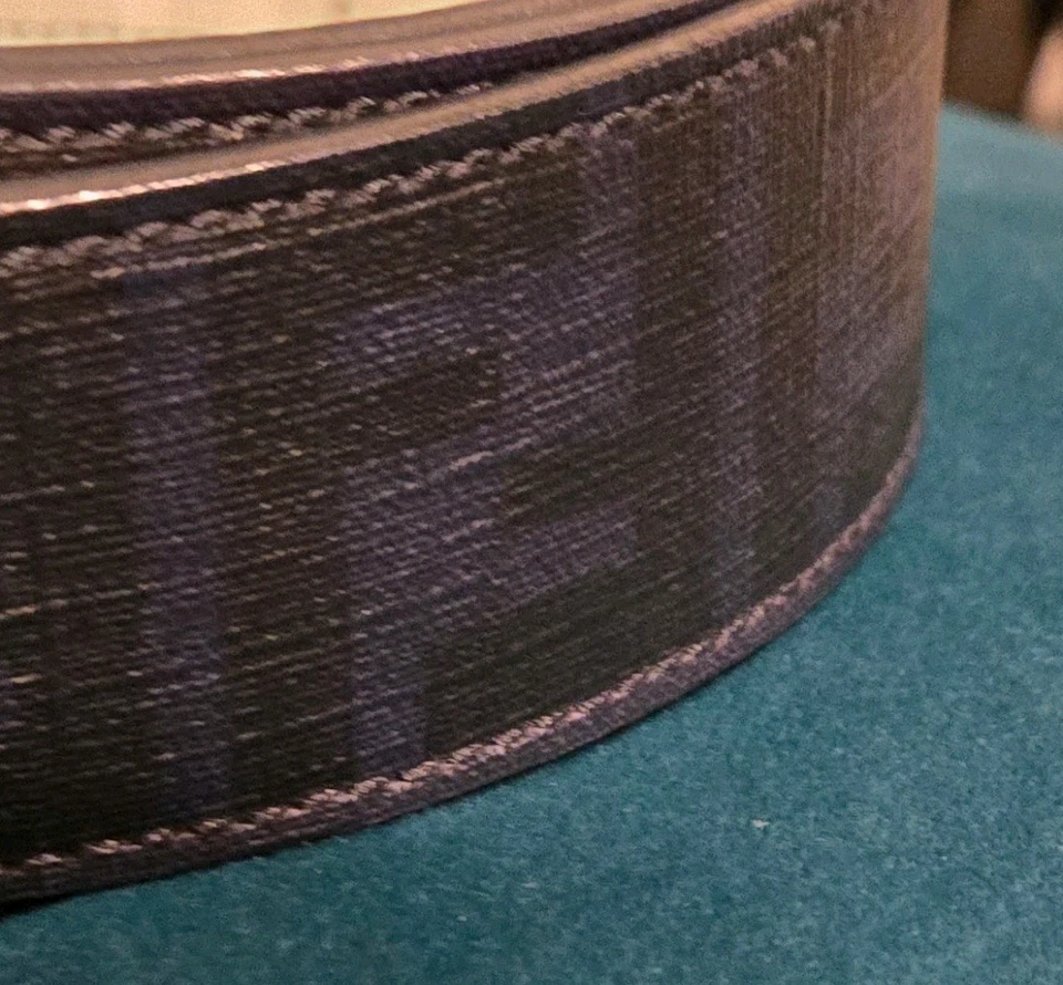 Cinturón Fendi Vintage Cuero Reversible Azul Marino Oscuro/Blanco y Negro Talla 48  Foto 4 de 4