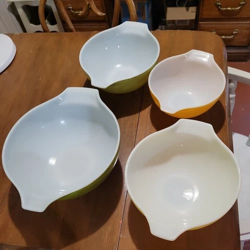 Pyrex Mixing Bowl Set of 4 Cinderella  green/yellow