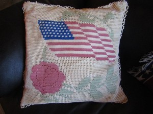 Vintage AMERICAN FLAG PINK ROSE Handmade CROCHETED Accent PILLOW - 1940's