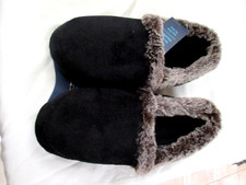 ISOTONER-BLACK-FAUX SUEDE-FAUX FUR LINED-LOAFER SLIPPERS-SIZE-8-9-NEW