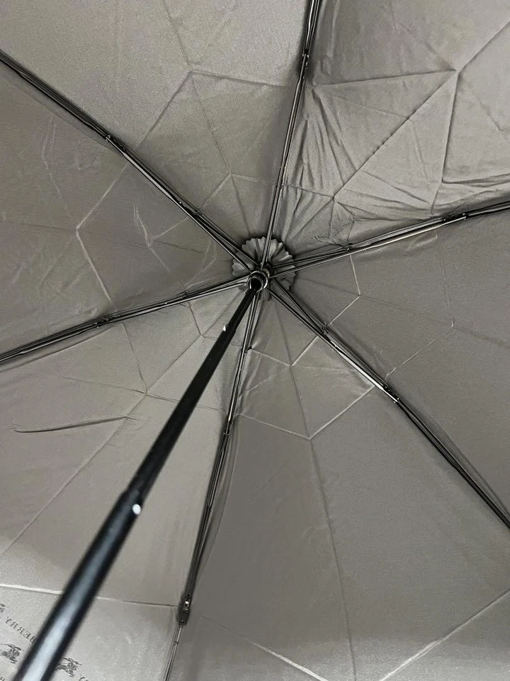 Paraguas Plegable BURBERRY Sol y Lluvia Marco de Fibra de Carbono Súper Repelente al Agua JP Foto 2 de 4