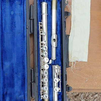 Selmer Silver Concert Flute Closed Hole Boehm System with Case