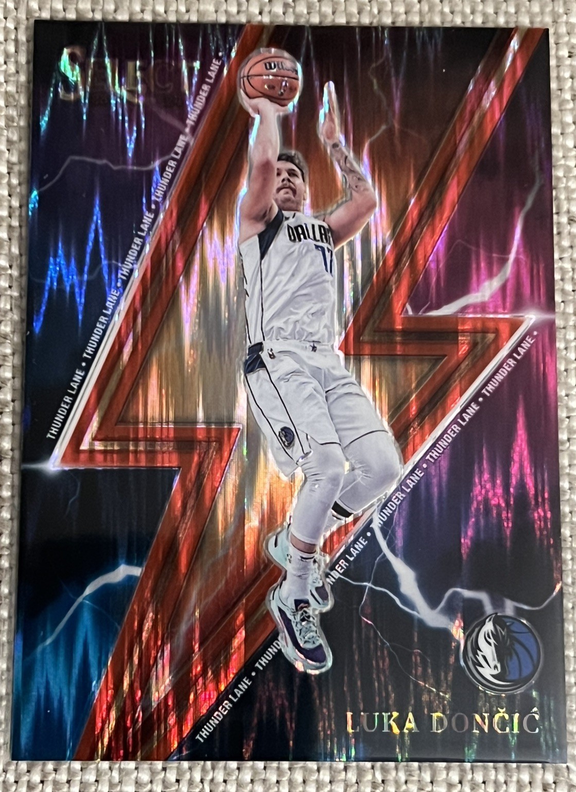 2023-24 Panini Select Luka Doncic Thunder Lane Red Flash Prizm /99 #3