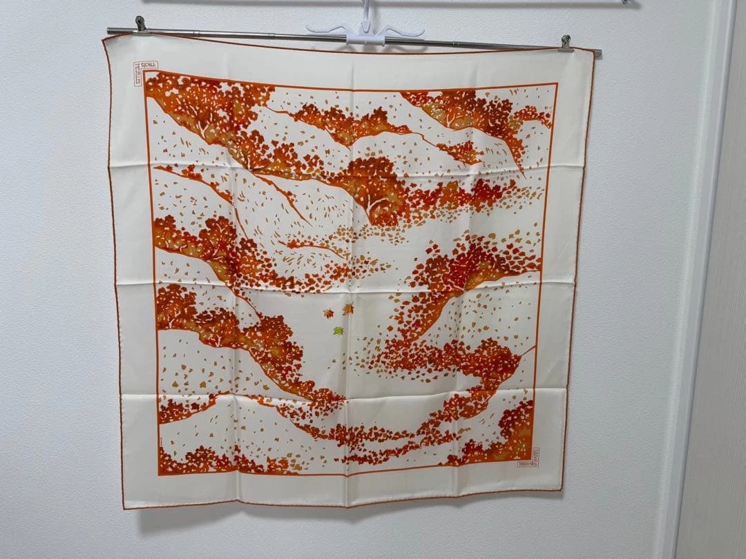 Hermes — HERMES Carre 90 Silk Scarf Trois Feuilles 35.4" Near Mint SR1736